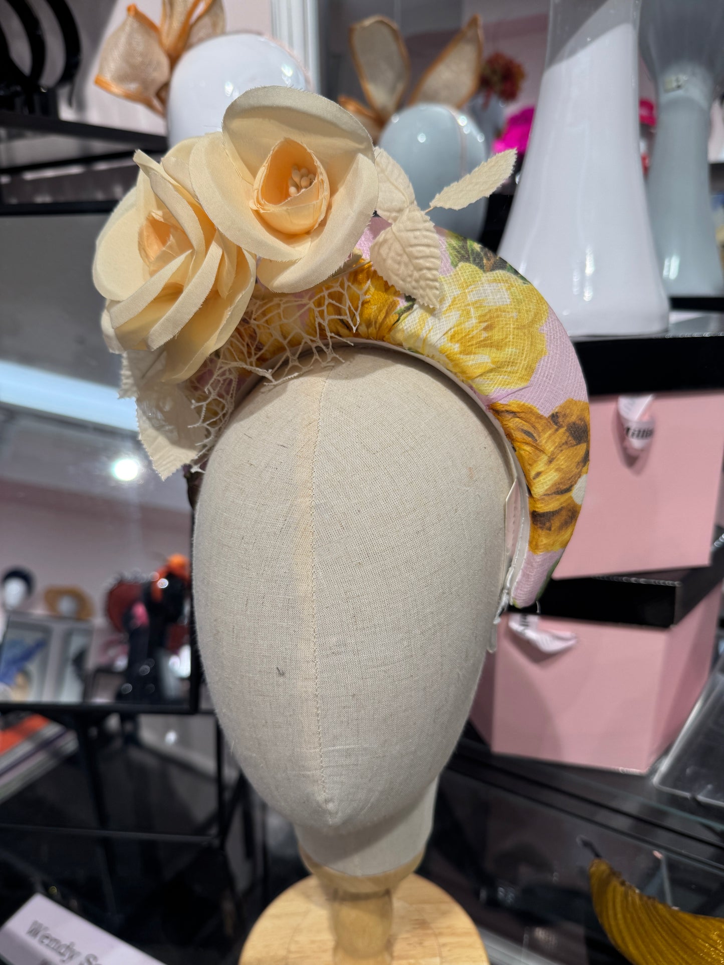 Crown in pastel Yellow