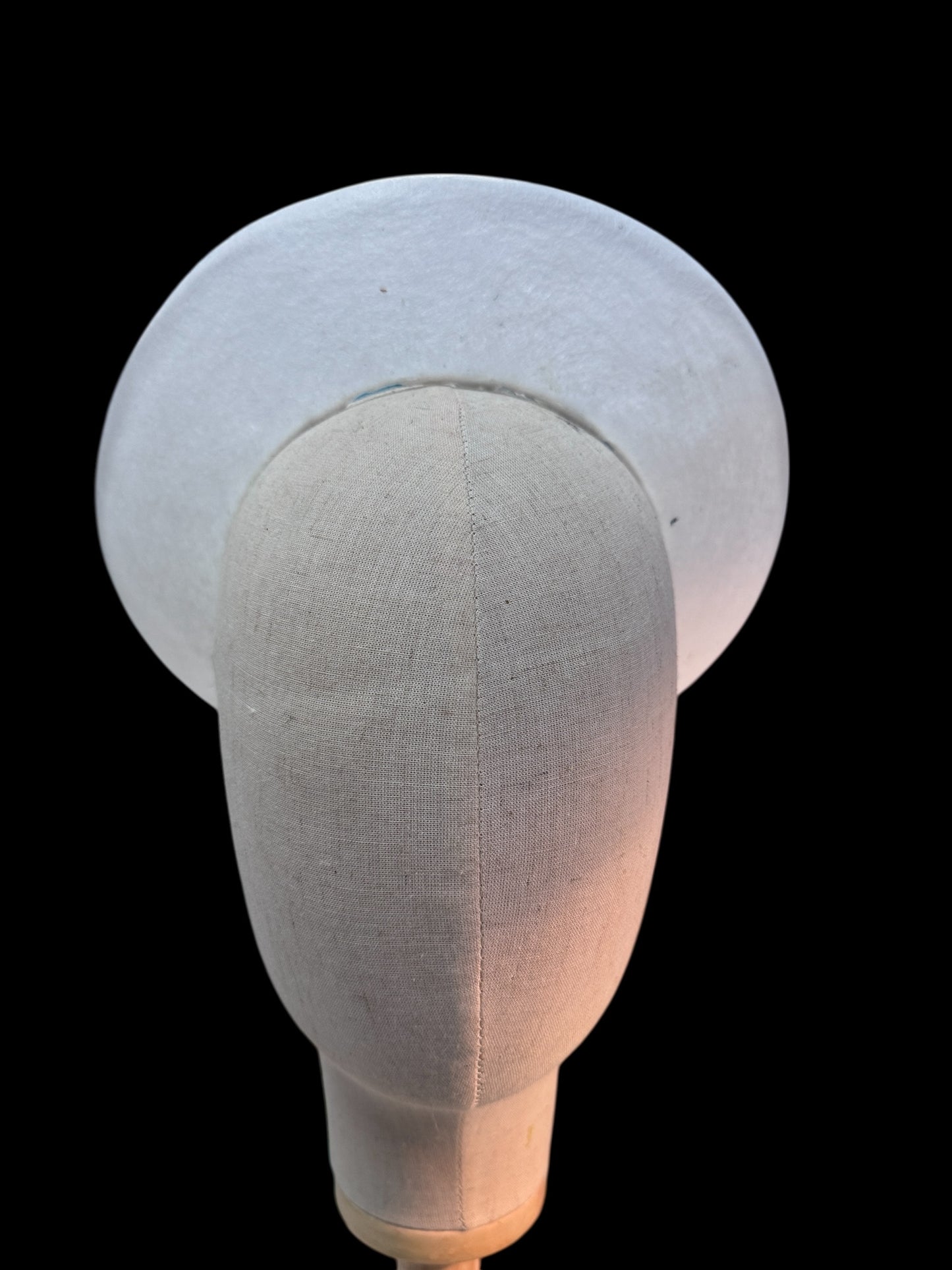 Layla Rear Sitting Halo Block