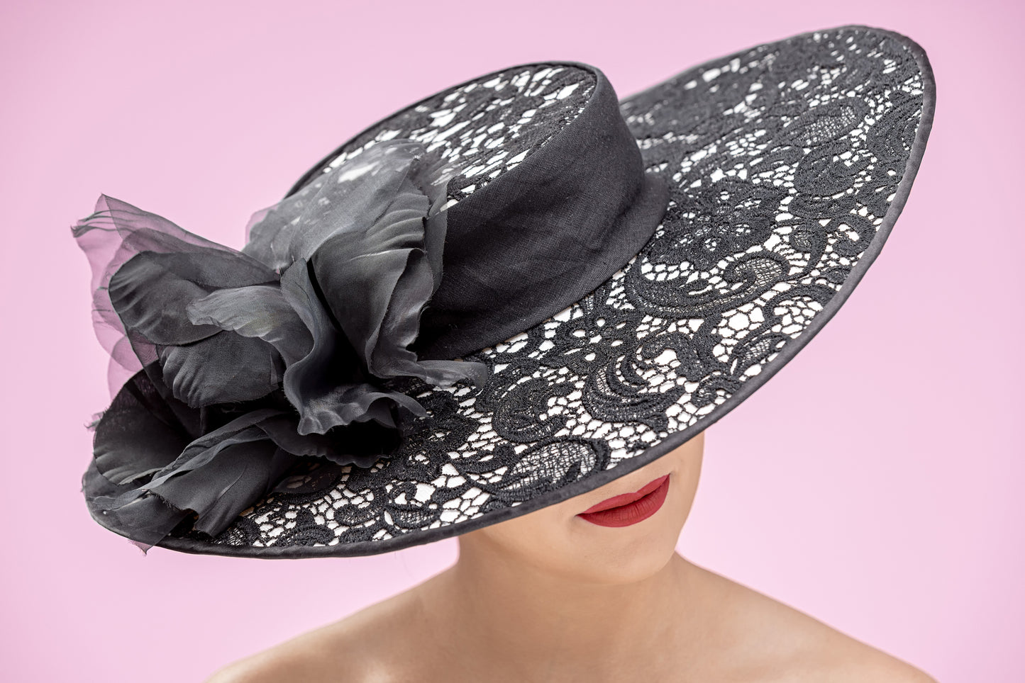 Black Lace White Silk Brim