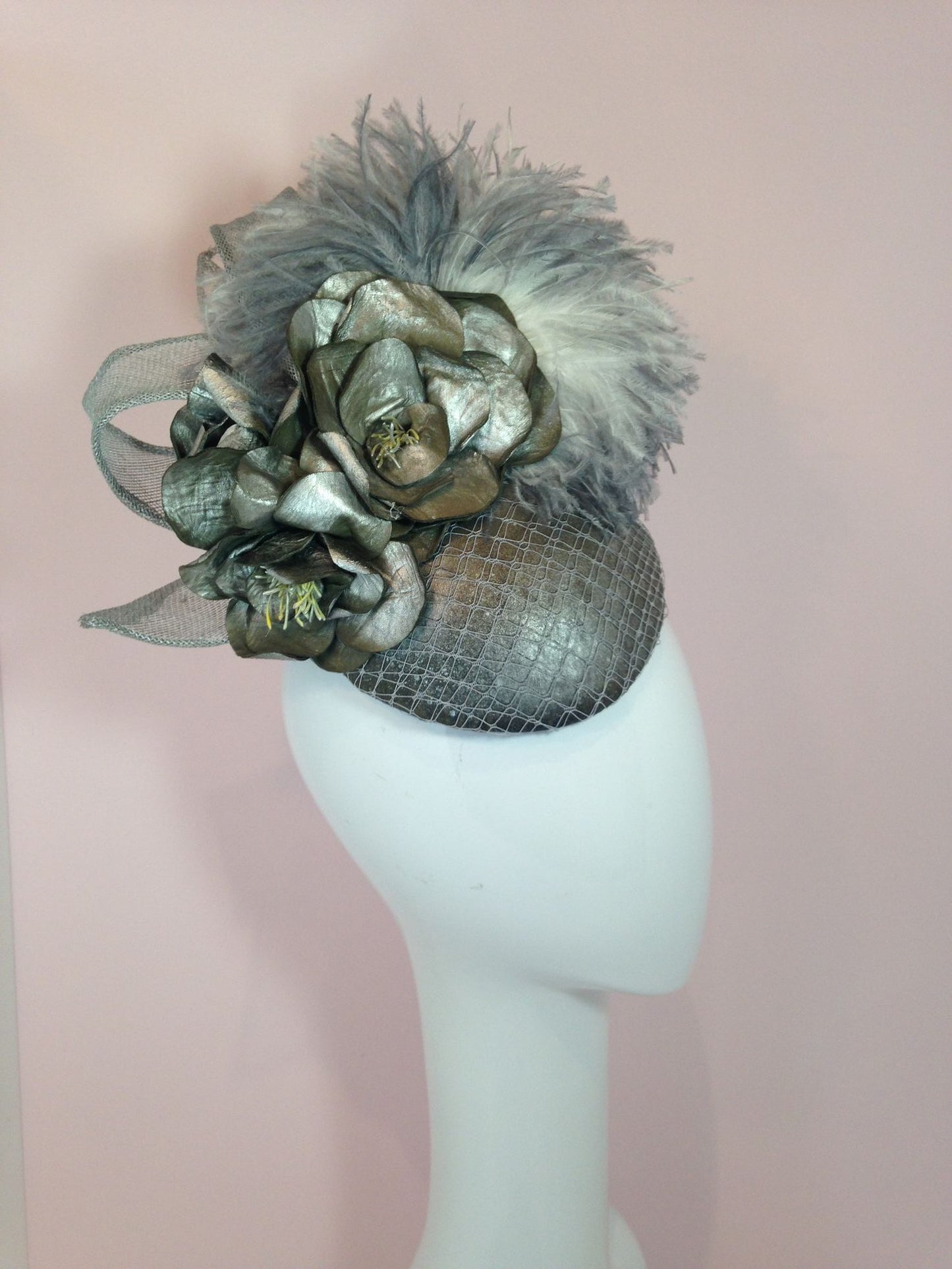 Black White Teardrop Button Hat with Veiling